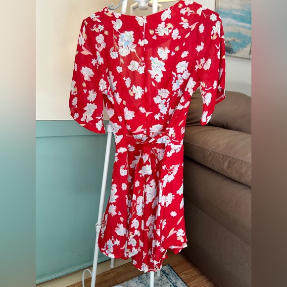 Cheng xin red with beige flowers it’s a shorts jumper not dress - Picture 6 of 8